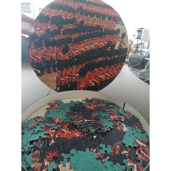 Vintage Collectible 1973  Springbok Trooping the Colour Circular Jigsaw Puzzle - Picture 11 of 11